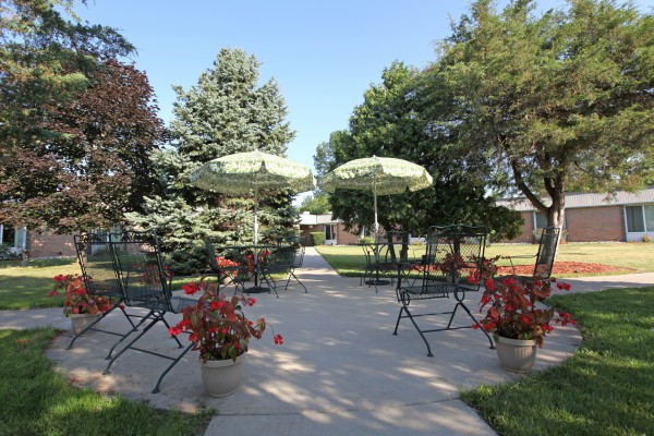 The Laurels of Kent: Courtyard